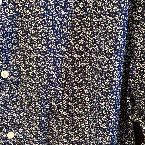 BEN SHERMAN Navy Lavender & White floral pattern Size Medium 15.5” neck 32/33”